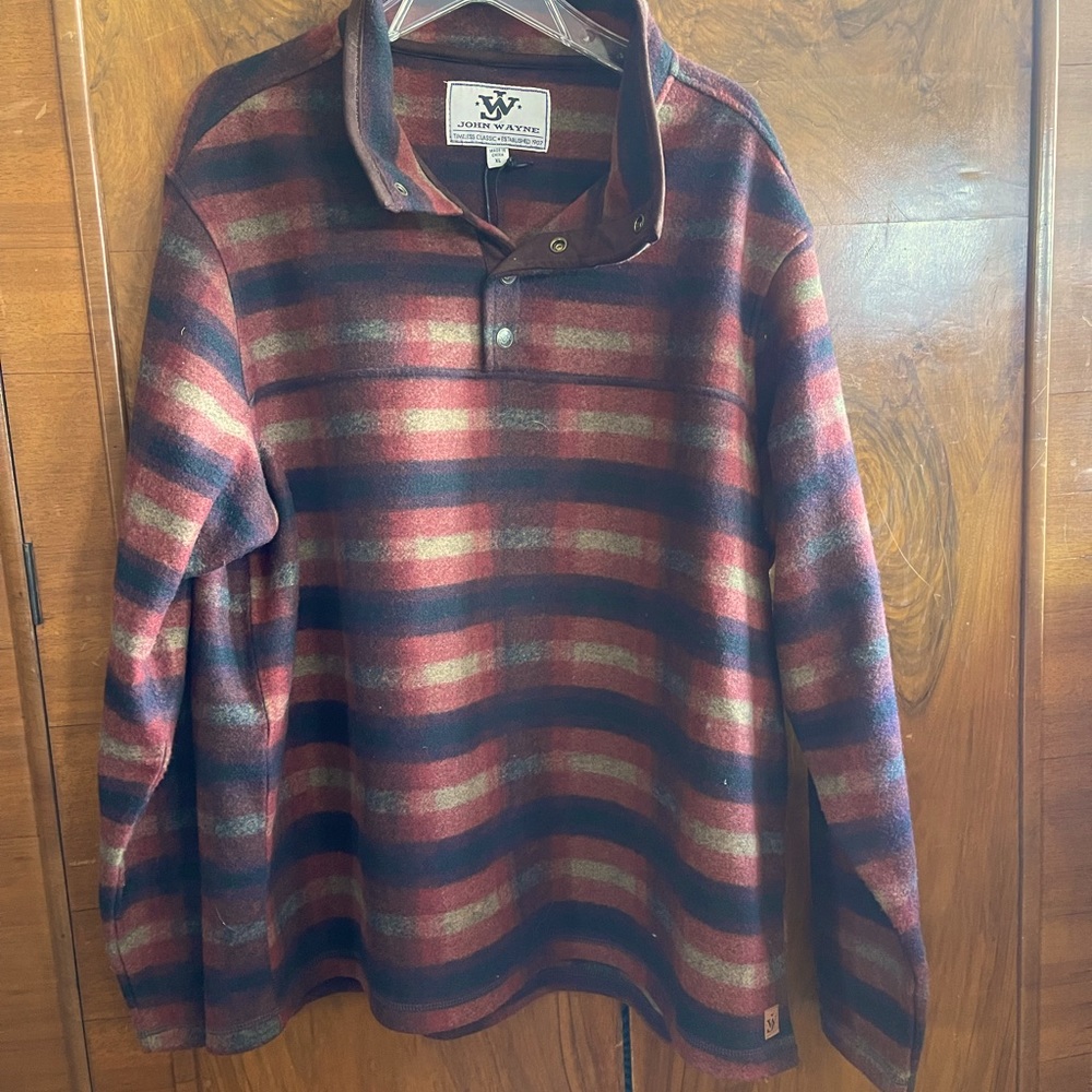 EUC John Wayne fleece pullover.